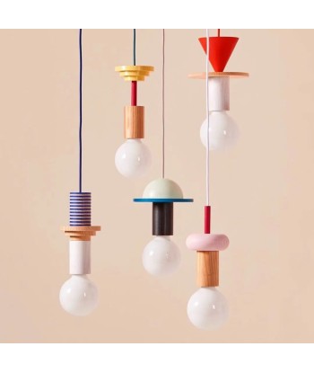 Suspension bois scandinave formes géométriques colorées la colonne vertébrale