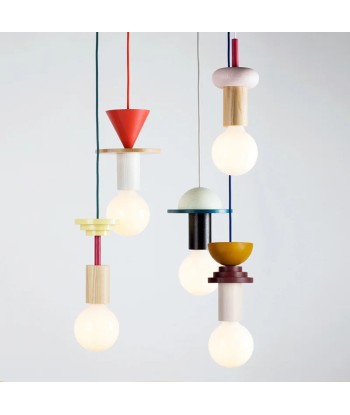 Suspension bois scandinave formes géométriques colorées la colonne vertébrale