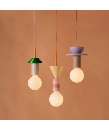 Suspension bois scandinave formes géométriques colorées la colonne vertébrale