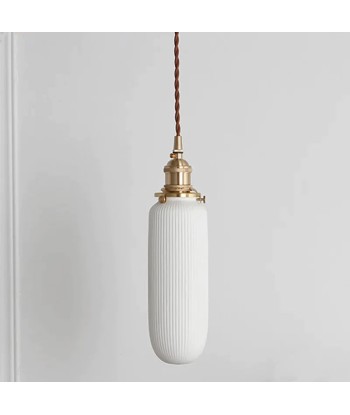 Suspension céramique blanche rainurée et cuivre allongée vintage de pas cher