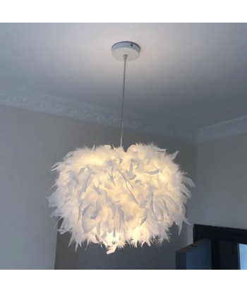 Suspension globe plumes blanc design moderne brillant des détails fins