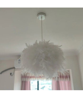 Suspension globe plumes blanc design moderne brillant des détails fins