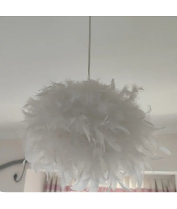 Suspension globe plumes blanc design moderne brillant des détails fins