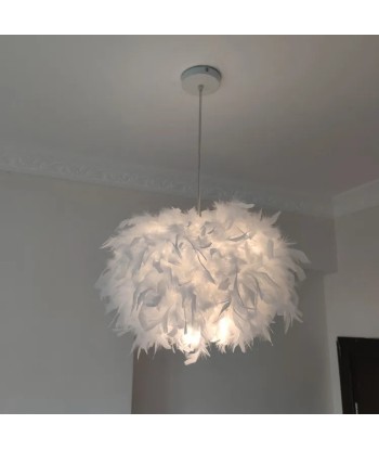 Suspension globe plumes blanc design moderne brillant des détails fins