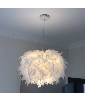 Suspension globe plumes blanc design moderne brillant des détails fins