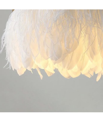 Suspension couronne dorée et plumes blanches design moderne 2024